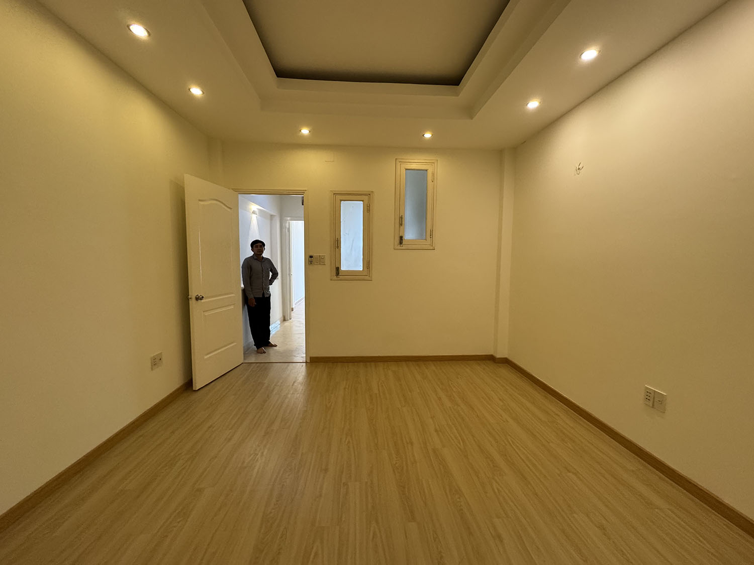 Nhà phố 3 lầu (DTKV: 4m x 15,5m=62m2) hẻm nhựa 8m khu kinh doanh sầm uất và người nước ở Lê Văn Sỹ